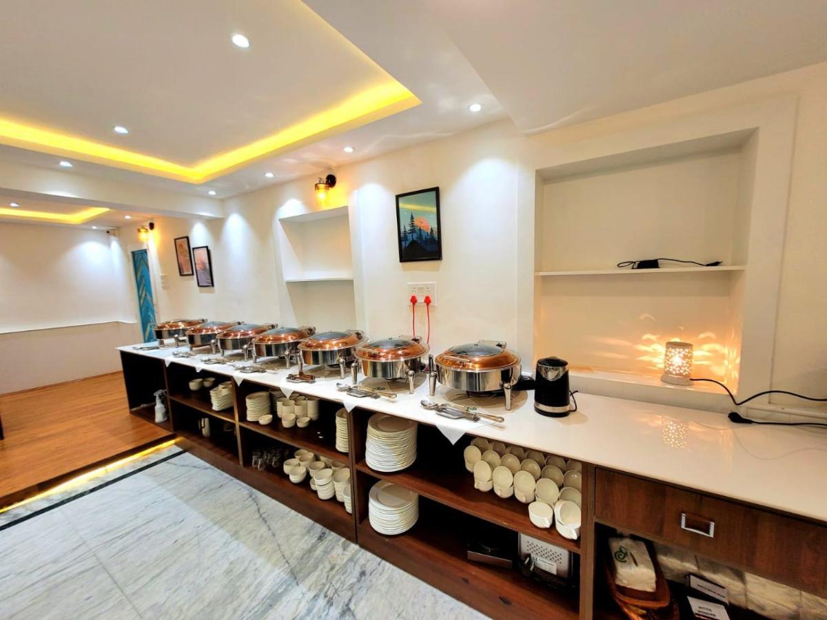 Hotel Royal Plaza Srīnagar Zewnętrze zdjęcie