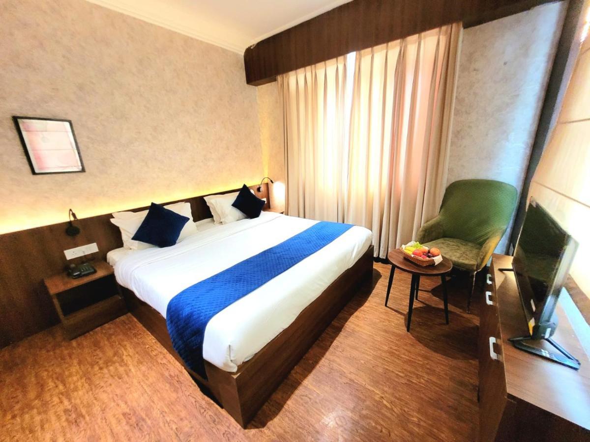 Hotel Royal Plaza Srīnagar Zewnętrze zdjęcie